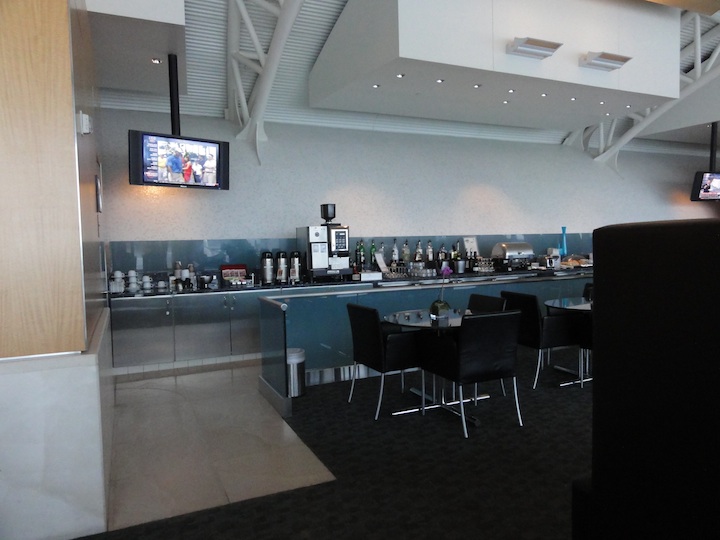 AmericanAirlines FirstClass  Lounge LAX(Flagship lounge)